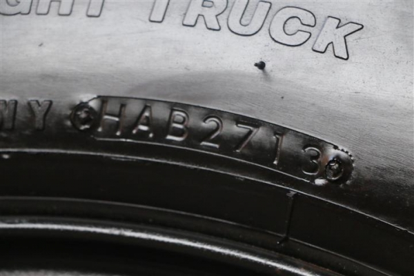 ขายยาง Bridgestone รุ่น R210 เบอร์ 7.5 ขอบ 16 พร้อมกระทะ 6 รู 40000 บาท
