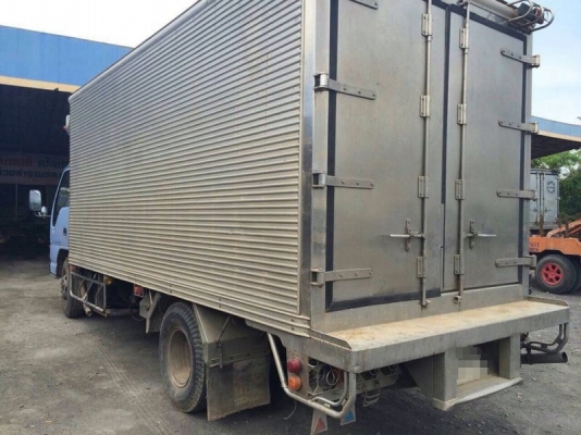 รถอีซูซุ 6 ล้อ ตู้เย็น  NPR 120 แรงม้า. ปี 42  ( ฝาขาว )  สนใจติดต่อ 081 - 6079515