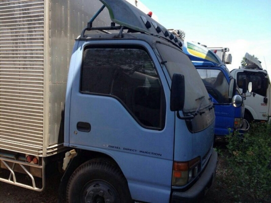 รถอีซูซุ 6 ล้อ ตู้เย็น  NPR 120 แรงม้า. ปี 42  ( ฝาขาว )  สนใจติดต่อ 081 - 6079515