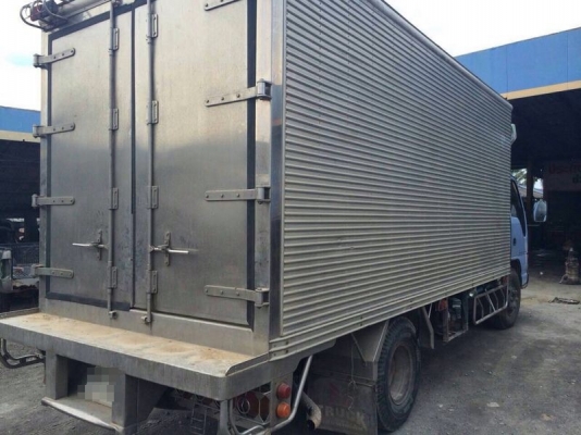 รถอีซูซุ 6 ล้อ ตู้เย็น  NPR 120 แรงม้า. ปี 42  ( ฝาขาว )  สนใจติดต่อ 081 - 6079515