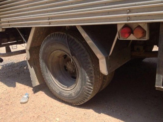 รถอีซูซุ 6 ล้อ ตู้เย็น  NPR 120 แรงม้า. ปี 42  ( ฝาขาว )  สนใจติดต่อ 081 - 6079515