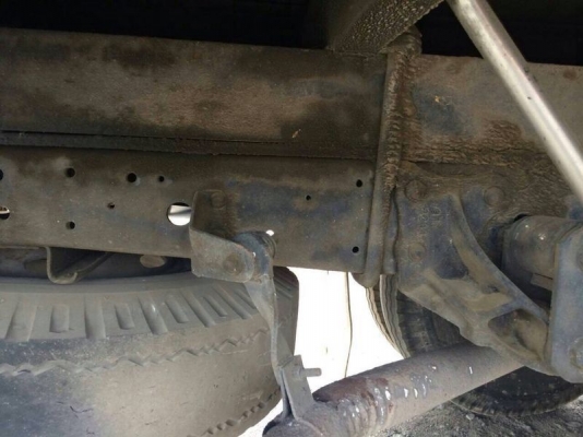 รถอีซูซุ 6 ล้อ ตู้เย็น  NPR 120 แรงม้า. ปี 42  ( ฝาขาว )  สนใจติดต่อ 081 - 6079515