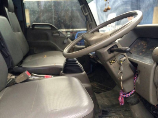 รถอีซูซุ 6 ล้อ ตู้เย็น  NPR 120 แรงม้า. ปี 42  ( ฝาขาว )  สนใจติดต่อ 081 - 6079515