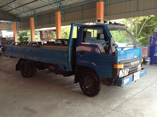 ขาย 6 ล้อ TOYOTA DAINA เครื่อง 115 แรงแน่นไม่หลวม เกียร์สั้น คัสซีสวยตลอดเส้น กระบะปูพื้นเหล็กเรียบร้อย ทะเบียนพร้อมโอน ราคาต่อรองได้