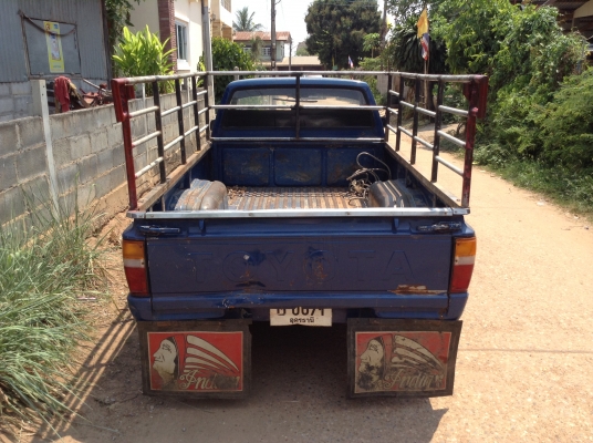 ขาย TOYOTA HERO 2.45D จดทะเบียนปี 33 มีวัดรอบ 2 ไมล์ คัสซีสวย เครื่องแน่น มีคอมแอร์ ล้อแม็กยางเต็ม ลอนกระบะยังสวยอยู่ มีคอกเหล็กให้ด้วย ทะบียนพร้อมโอนครับ ราคาคุยกันได้