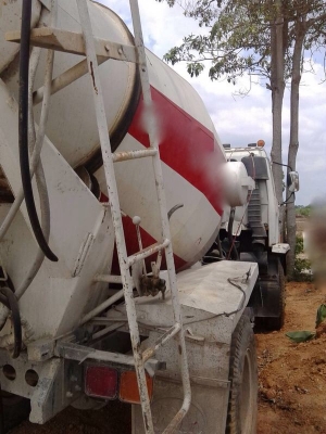 รถอีซูซุ 6 ล้อ โม่ปูน  FTR  165 แรงม้า.  สนใจติดต่อ 081 - 6079515