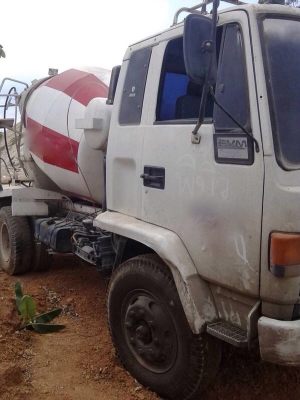 รถอีซูซุ 6 ล้อ โม่ปูน  FTR  165 แรงม้า.  สนใจติดต่อ 081 - 6079515