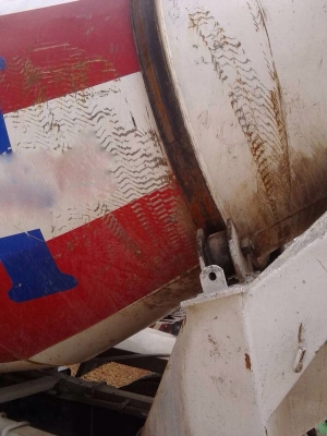 รถอีซูซุ 6 ล้อ โม่ปูน  FTR  165 แรงม้า.  สนใจติดต่อ 081 - 6079515