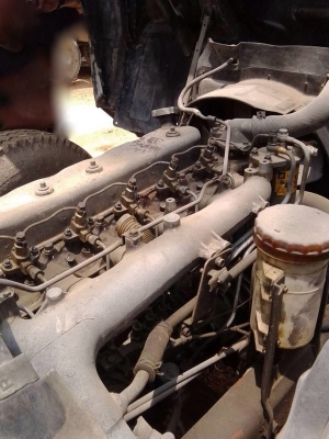 รถอีซูซุ 6 ล้อ โม่ปูน  FTR  165 แรงม้า.  สนใจติดต่อ 081 - 6079515