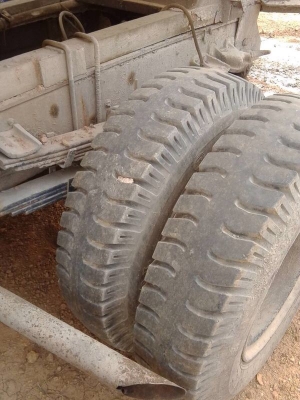 รถอีซูซุ 6 ล้อ โม่ปูน  FTR  165 แรงม้า.  สนใจติดต่อ 081 - 6079515