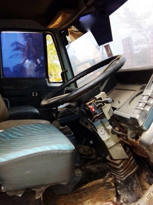 รถอีซูซุ 6 ล้อ โม่ปูน  FTR  165 แรงม้า.  สนใจติดต่อ 081 - 6079515