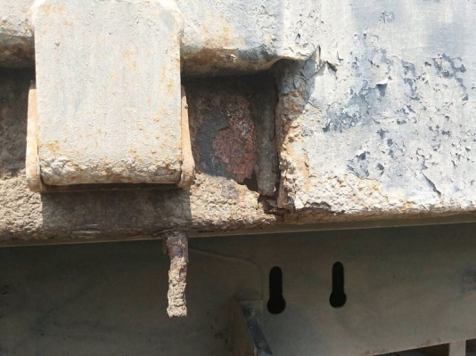 รถนิตสัน 10 ล้อดั้ม 250 แรงม้า. ปี 50  ( ขายแม่ , ลูก )  สนใจติดต่อ 081 - 6079515