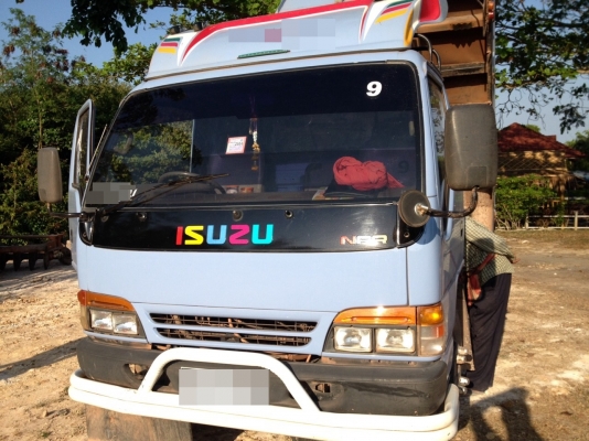 ISUZU NPR   ขายดาวน์ 250,000 บาทค่ะ