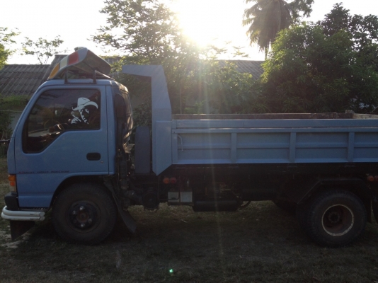 ISUZU NPR   ขายดาวน์ 250,000 บาทค่ะ