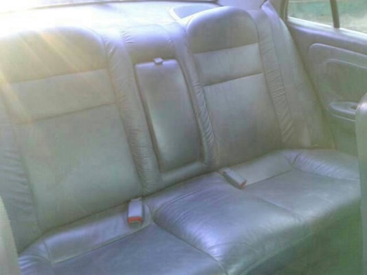 ท้ายเบนซ์ปี2000รถบ้านตัวทอปเบรคเอบีเอส ถุงลมสองใบ เกียรทริปโทนิค เบาะหนังแท้ๆสอาดทั้งภายนอกภายใน ขี่ดีเครื่องเกียร์ดีมากแอร์เย็น จัดไฟแนนซ์ได้150000บาท ขายสดแค่100000บาท 0857335697