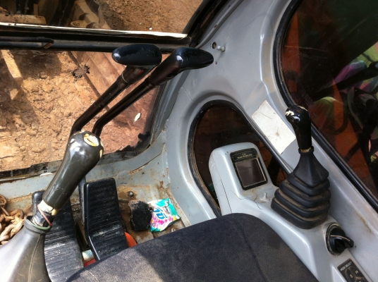 ขายรถแมคโค KOBELCO SK200-5 SUPER ไฟฟ้าเต็ม ขายรถแมคโค KOBELCO SK200-5 SUPER ไฟฟ้าเต็ม