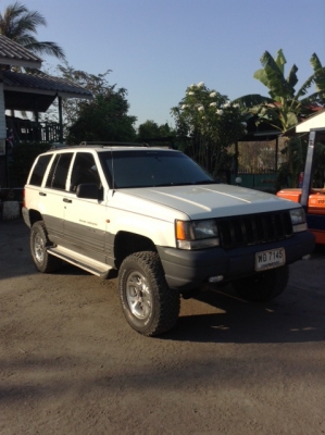 +++ ขายรถจิ๊บ GRAND CHEROKEE  เบนซินติดแก๊ส  เกียร์ออโตเมติค  ยกสูง  เครื่องเกียร์ดี  ยาง BF31