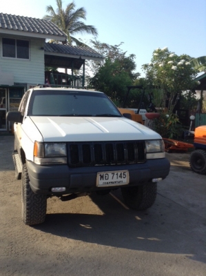 +++ ขายรถจิ๊บ GRAND CHEROKEE  เบนซินติดแก๊ส  เกียร์ออโตเมติค  ยกสูง  เครื่องเกียร์ดี  ยาง BF31