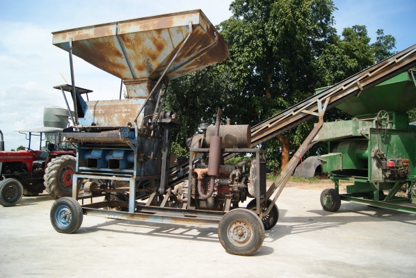 รถสีข้าวโพด