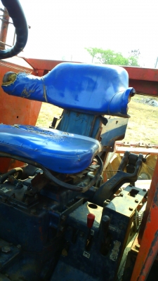 รถไถ KUBOTA 8030 DT 4WD เครื่องดี เกียร์ดี สีเดิม ๆ มีทะเบียนครบ ชอบราคาเท่าไร ต่อรองกันได้ครับ