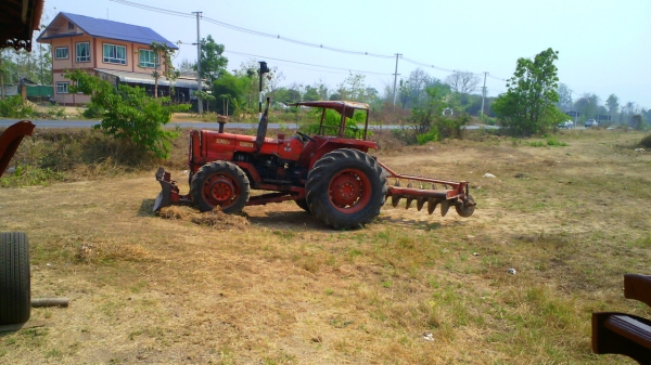 รถไถ KUBOTA 8030 DT 4WD เครื่องดี เกียร์ดี สีเดิม ๆ มีทะเบียนครบ ชอบราคาเท่าไร ต่อรองกันได้ครับ
