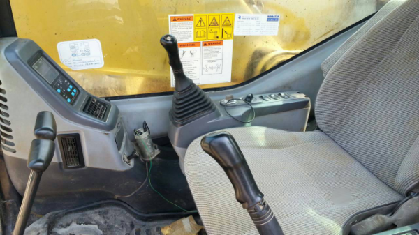 ขายรถแบคโฮ Komatsu PC200-7 ไมล์ชั่วโมง 13,&times;&times;&times; เอกสารใบแจ้งจำหน่าย รถปี 2006