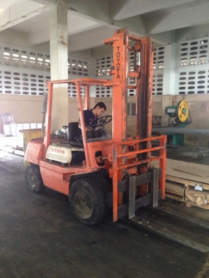 ขาย ฟอล์คลิฟต์ 3 ตัน TOYOTA 4FD30   135000