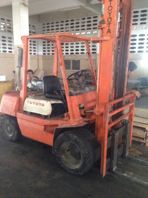 ขาย ฟอล์คลิฟต์ 3 ตัน TOYOTA 4FD30   135000