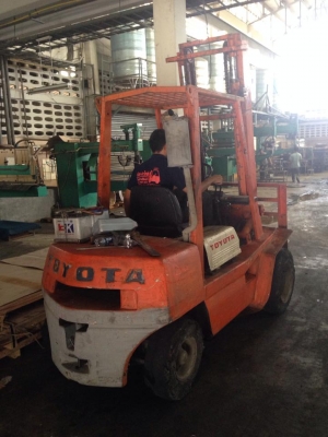 ขาย ฟอล์คลิฟต์ 3 ตัน TOYOTA 4FD30   135000