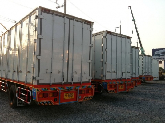 MITSUBISHI FUSO 6 ล้อตู้บรรทุก 10 บาน