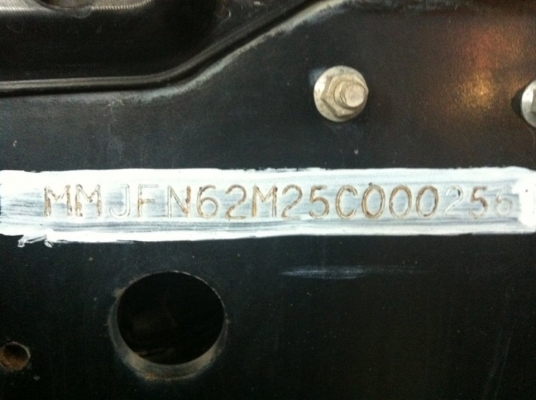 MITSUBISHI FUSO 6 ล้อตู้บรรทุก 10 บาน