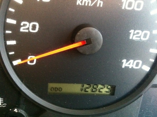 MITSUBISHI FUSO 6 ล้อตู้บรรทุก 10 บาน
