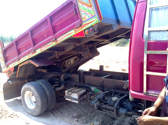 หกล้อ ISUZU-FRR ร็อกกื้195แรง ยาง8.25"ราคา845000บ.ต่อรองครับ