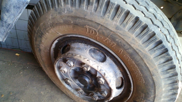 หกล้อ ISUZU FSR11HK บรรทุกน้ำ ๘ ๐๐๐ ลิตร