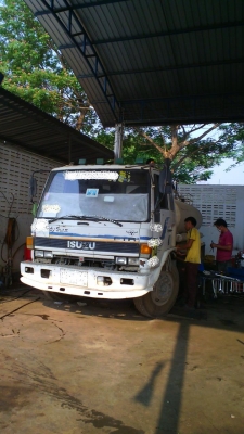 หกล้อ ISUZU FSR11HK บรรทุกน้ำ ๘ ๐๐๐ ลิตร