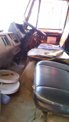 หกล้อ ISUZU FSR11HK บรรทุกน้ำ ๘ ๐๐๐ ลิตร