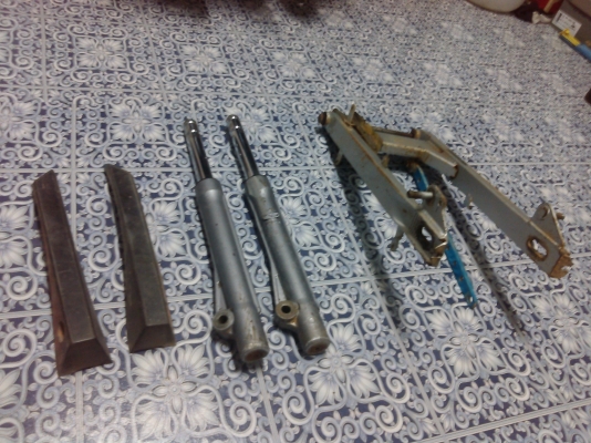 ขายอะไหล่ ดรีมคุรุ เพสข้างถัง  โช็คหน้า สวิงอาร์มเวฟ สนใจ 090-0658930 ถูกๆ