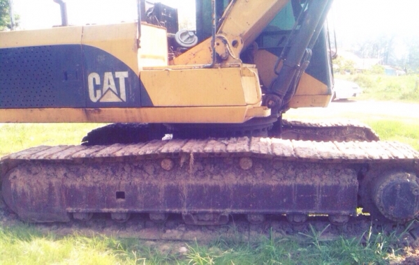 CAT E200 B เอกสารเล่มทะเบียนครบ รถบอดี้สวย ภายในสะอาดควบคุมง่าย บูมอาร์มไม่ปะ ช่วงล่างแน่นดีประมาณ 70\% พร้อมทำงานได้เลย ราคาต่อรองได้ครับ