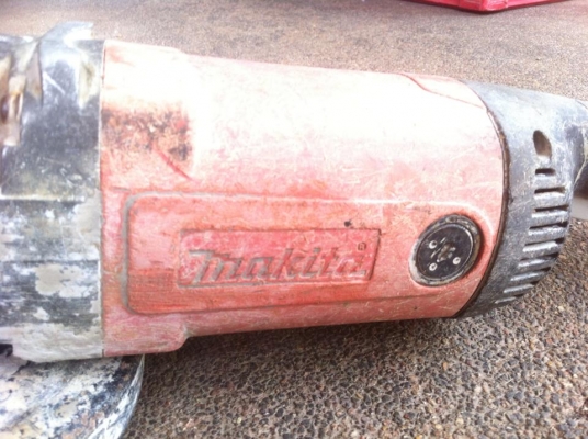 เครื่องเจียรไฟฟ้า 7" Angel Grinder maktec MT900