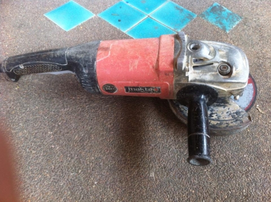 เครื่องเจียรไฟฟ้า 7" Angel Grinder maktec MT900