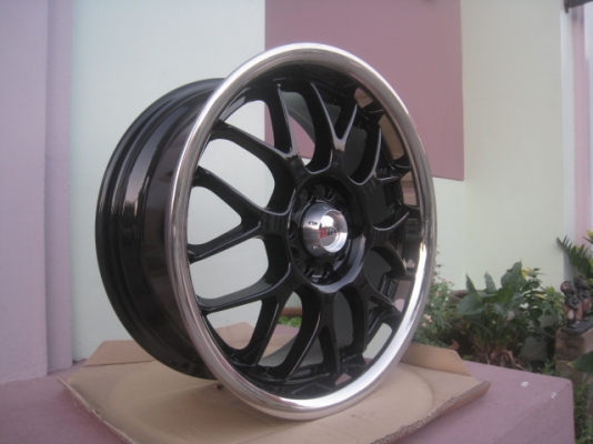 ขายล้อแม็กใหม่ เคยเป็นล้อโชว์ 1 วง ลาย bbs lm 17"x7" et40 5รู100/114.3 สีดำขอบสแตนเลส  สนใจติดต่อเล็กคลองสามครับ 081-3747940