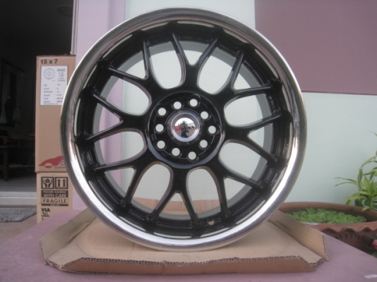 ขายล้อแม็กใหม่ เคยเป็นล้อโชว์ 1 วง ลาย bbs lm 17"x7" et40 5รู100/114.3 สีดำขอบสแตนเลส  สนใจติดต่อเล็กคลองสามครับ 081-3747940