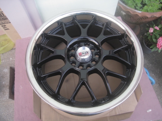 ขายล้อแม็กใหม่ เคยเป็นล้อโชว์ 1 วง ลาย bbs lm 17"x7" et40 5รู100/114.3 สีดำขอบสแตนเลส  สนใจติดต่อเล็กคลองสามครับ 081-3747940