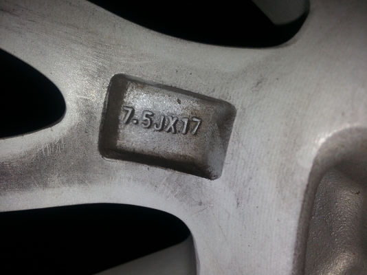 ขายแม็ก17  -7.5  Japan  พร้อมยาง  205/45/17   ปี12สวยๆ1ชุด