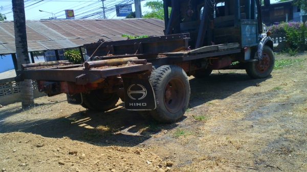 หกล้อเบ้นซ์ เครื่องหกสูบ มีวินซ์ลาก มีทะเบียน