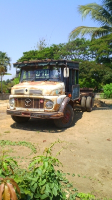 หกล้อเบ้นซ์ เครื่องหกสูบ มีวินซ์ลาก มีทะเบียน