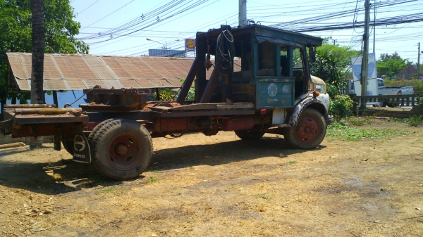 หกล้อเบ้นซ์ เครื่องหกสูบ มีวินซ์ลาก มีทะเบียน