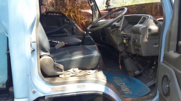 รถอีซูซุ 6 ล้อดั้ม NPR 120 แรงม้า. ปี 42  สนใจติดต่อ 081 - 6079515