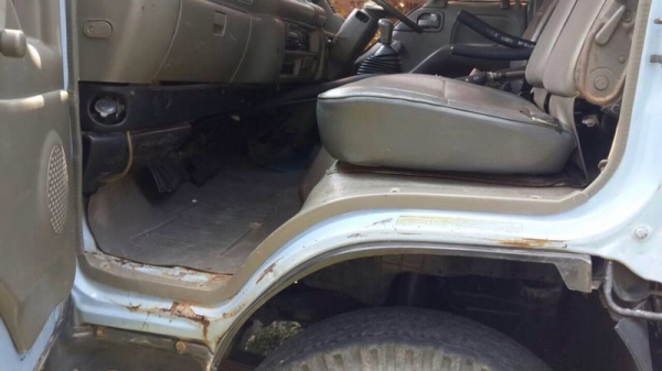 รถอีซูซุ 6 ล้อดั้ม NPR 120 แรงม้า. ปี 42  สนใจติดต่อ 081 - 6079515