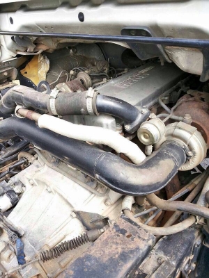 รถอีซูซุ 6 ล้อดั้ม NPR 130 แรงม้า. ปี 49  สนใจติดต่อ 081 - 6079515